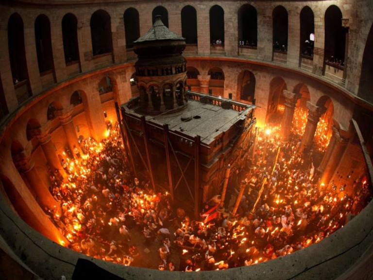 Ιεροσόλυμα: Η τελετή αφής του Αγίου Φωτός – Δρακόντεια μέτρα ασφαλείας