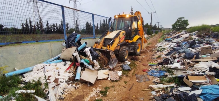 Θεσσαλονίκη: Μεγάλη επιχείρηση καθαρισμού του δήμου Κορδελιού-Ευόσμου πάνω από τον περιφερειακό (ΦΩΤΟ)