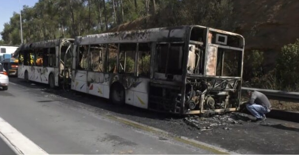 Κάηκε ολοσχερώς λεωφορείο του ΟΑΣΘ – Δεν μετέφερε επιβάτες, βγήκε εγκαίρως ο οδηγός